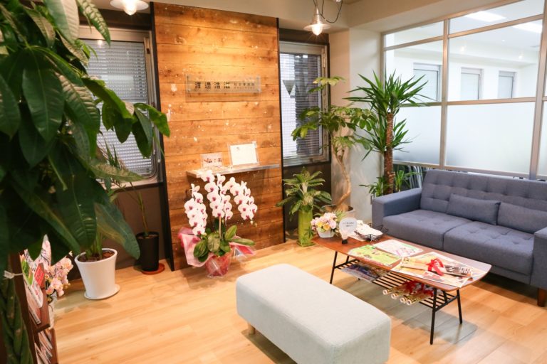 事務所エントランス左